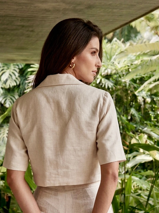 IVORY CROP DOUBLE BRESTED TOP PAIRED WITH STRAIGHT PANTS